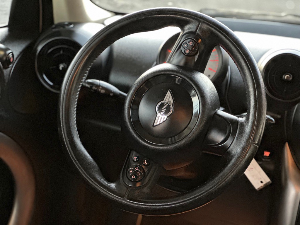 2013 MINI Cooper Image 13