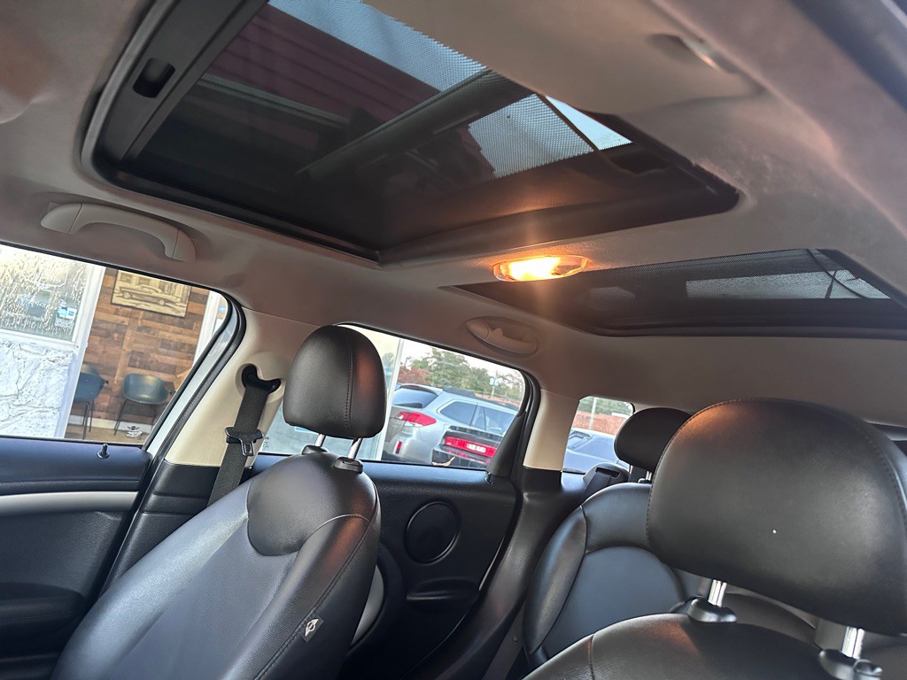 2013 MINI Cooper Image 15