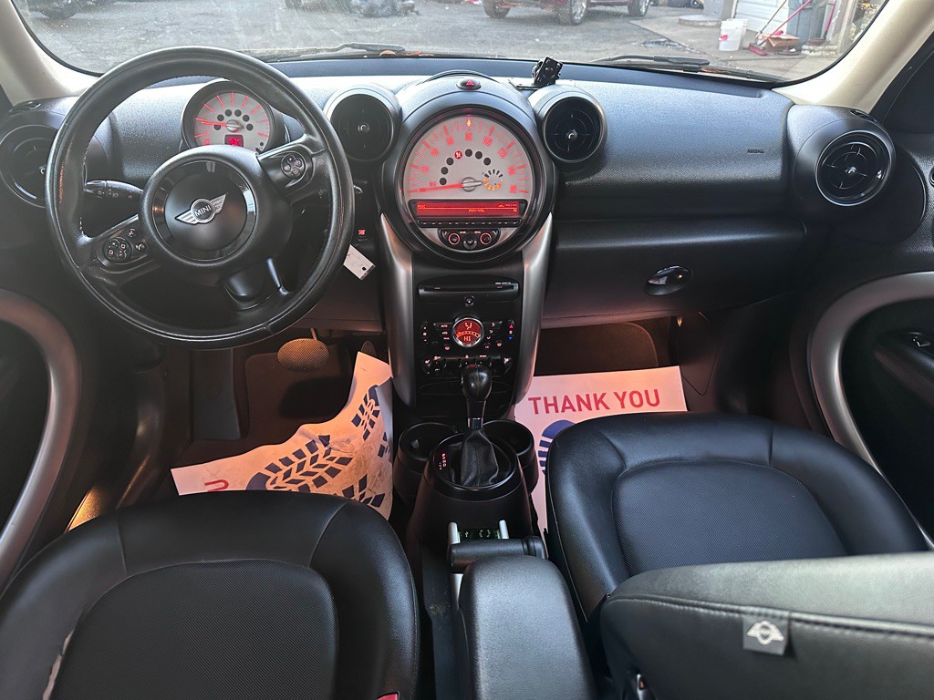 2013 MINI Cooper Image 16