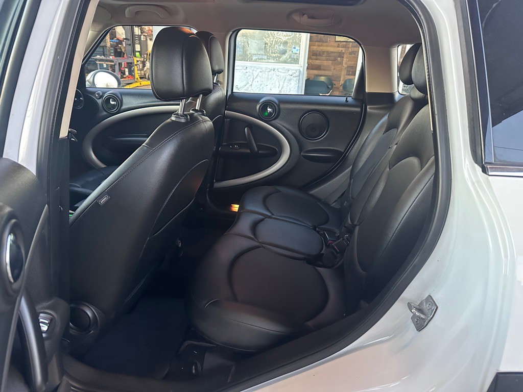 2013 MINI Cooper Image 17