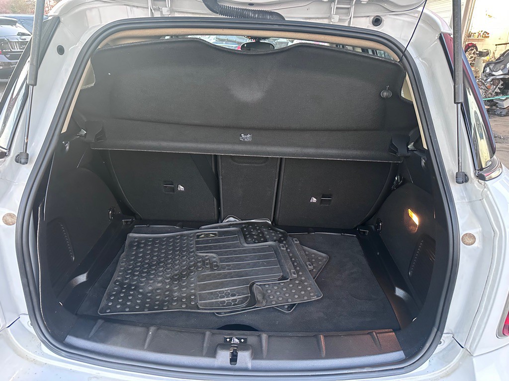 2013 MINI Cooper Image 18