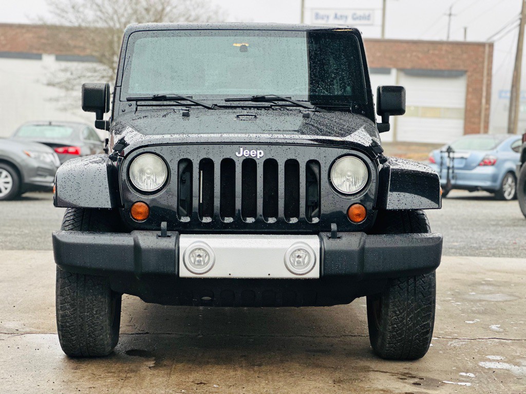 2012 Jeep Wrangler Unlimited Image 2