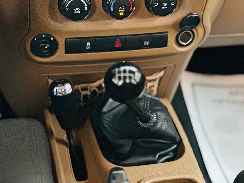 2012 Jeep Wrangler Unlimited Image 19