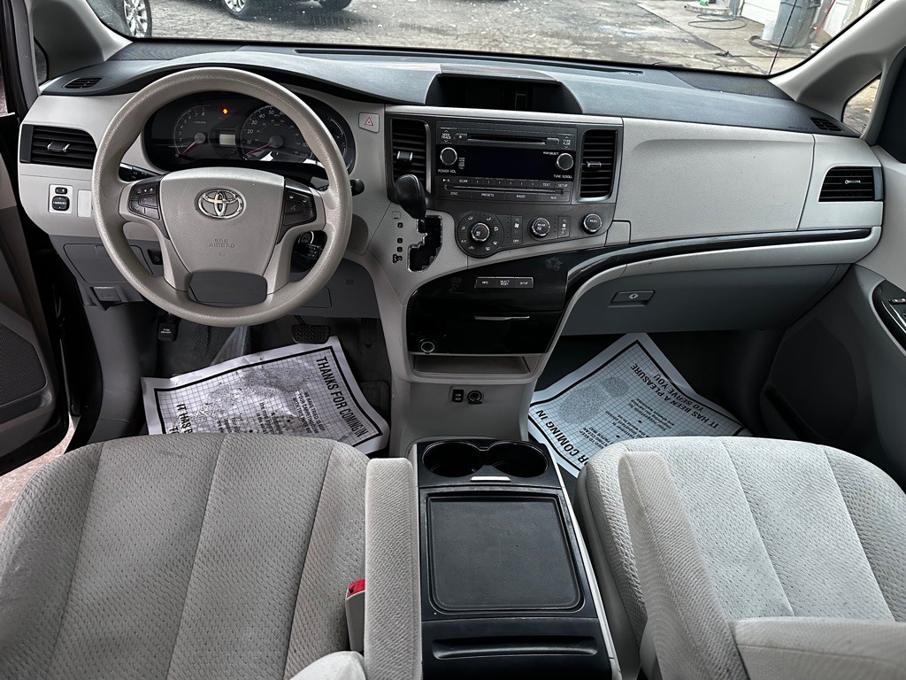 2012 Toyota Sienna Image 13