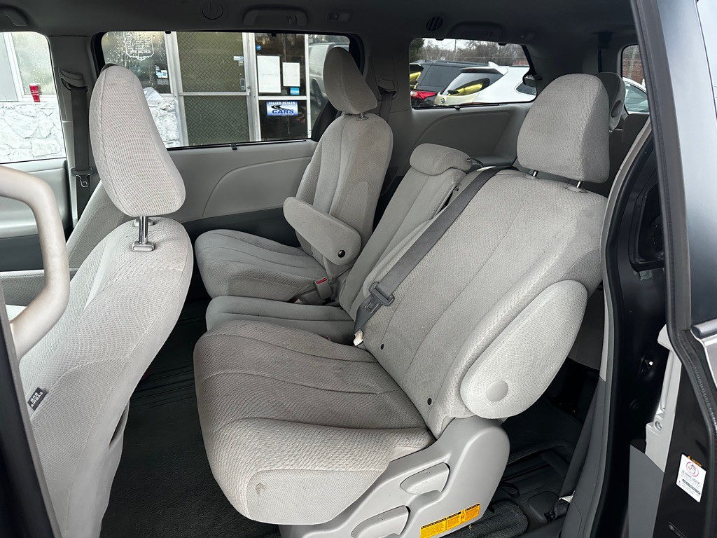 2012 Toyota Sienna Image 15