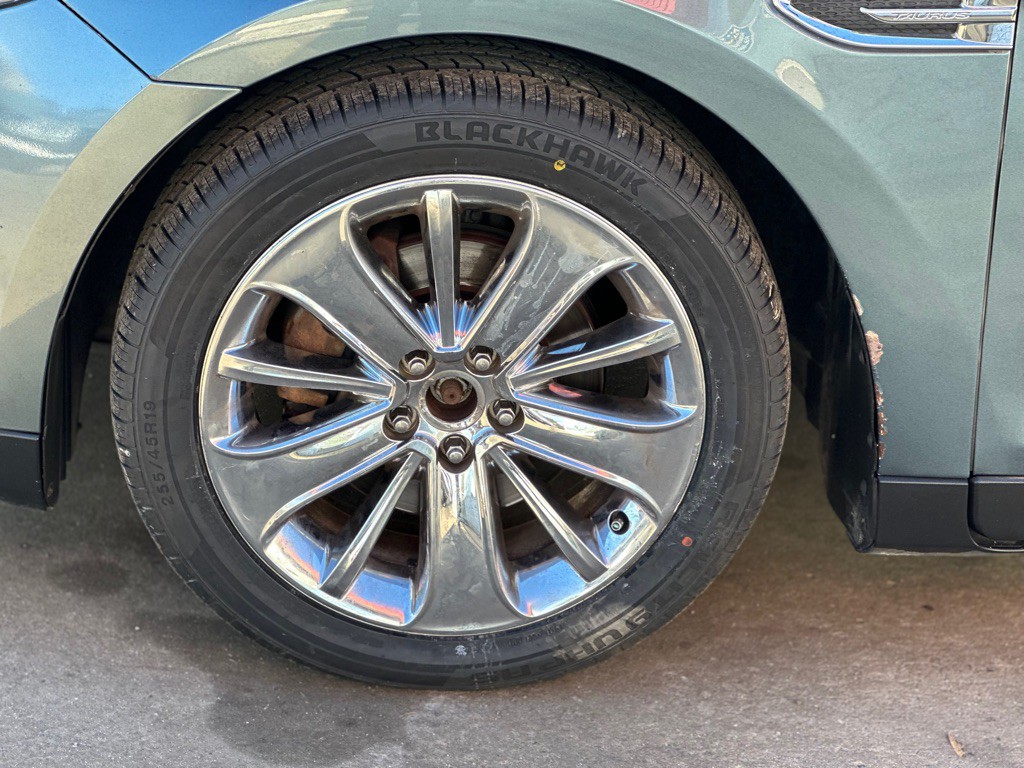 2010 Ford Taurus Image 4