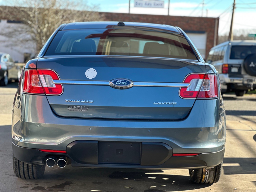 2010 Ford Taurus Image 6