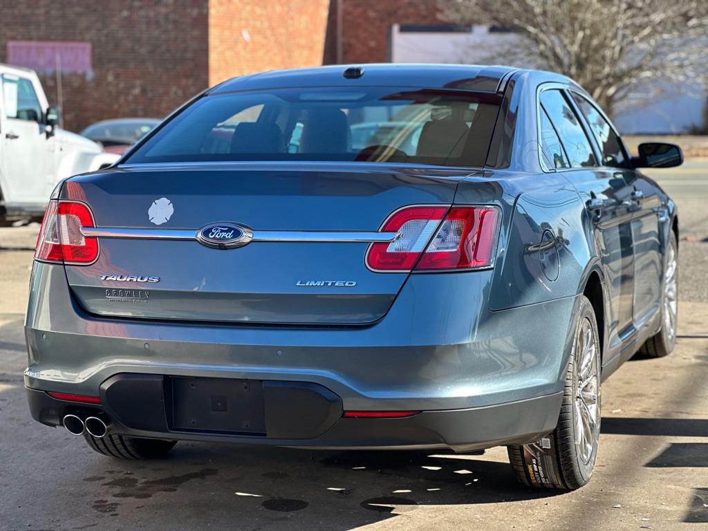 2010 Ford Taurus Image 7