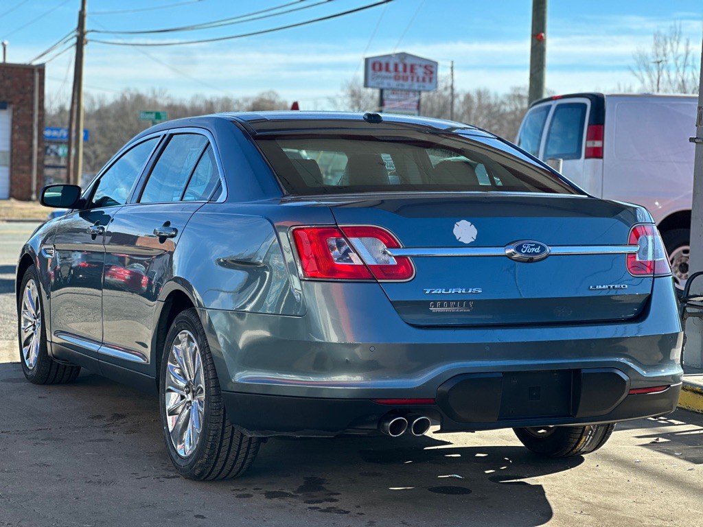 2010 Ford Taurus Image 8