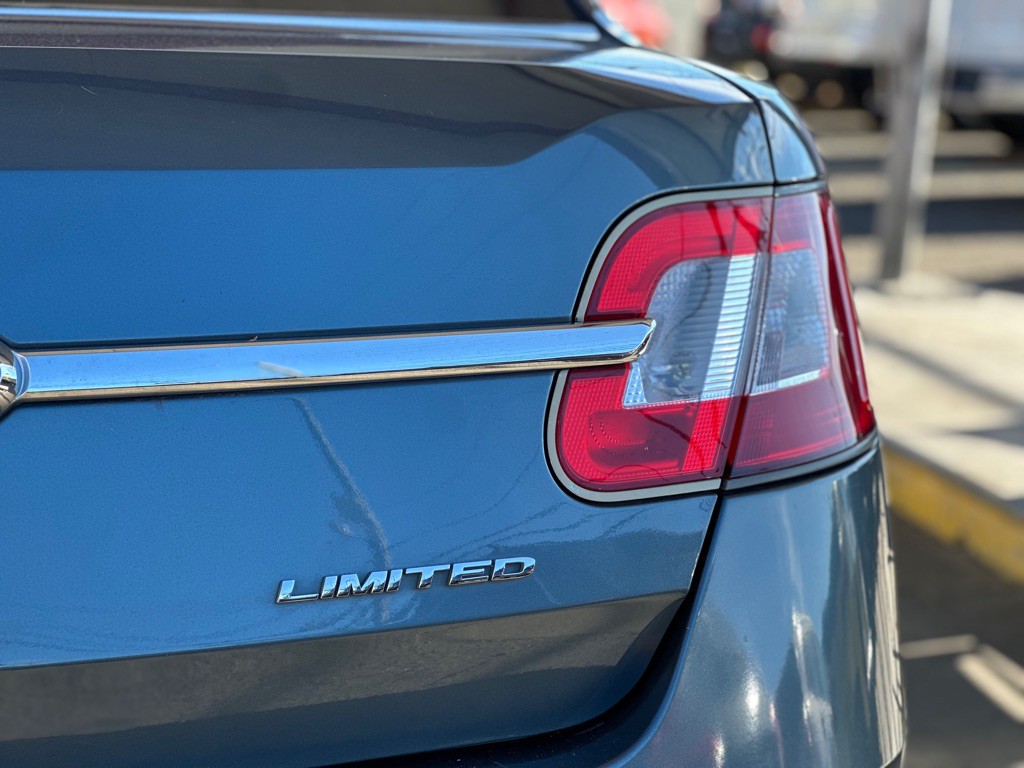 2010 Ford Taurus Image 9