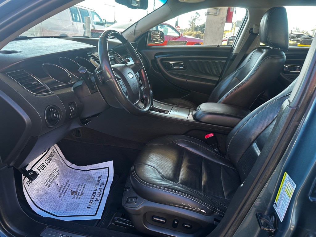 2010 Ford Taurus Image 12