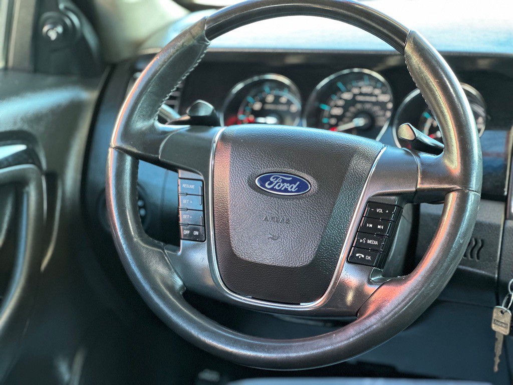 2010 Ford Taurus Image 13