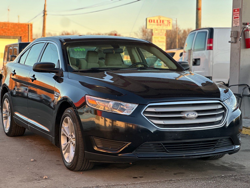 2016 Ford Taurus Image 1