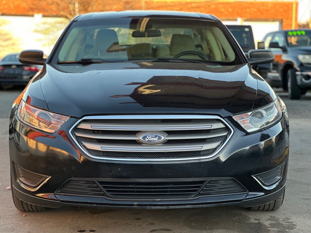 2016 Ford Taurus Image 2