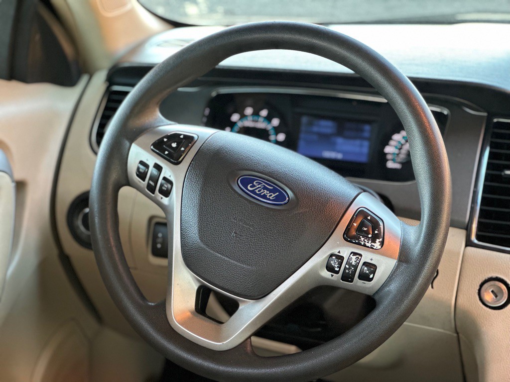 2016 Ford Taurus Image 9