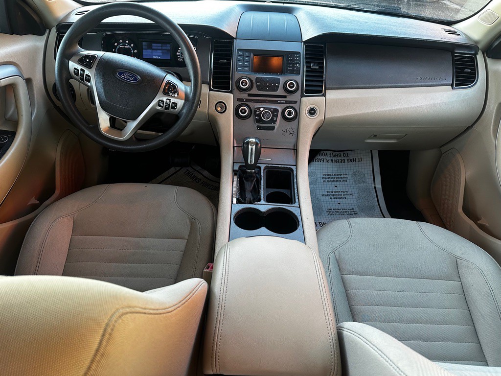 2016 Ford Taurus Image 11