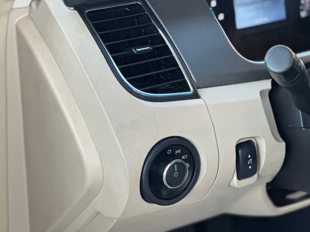 2016 Ford Taurus Image 14