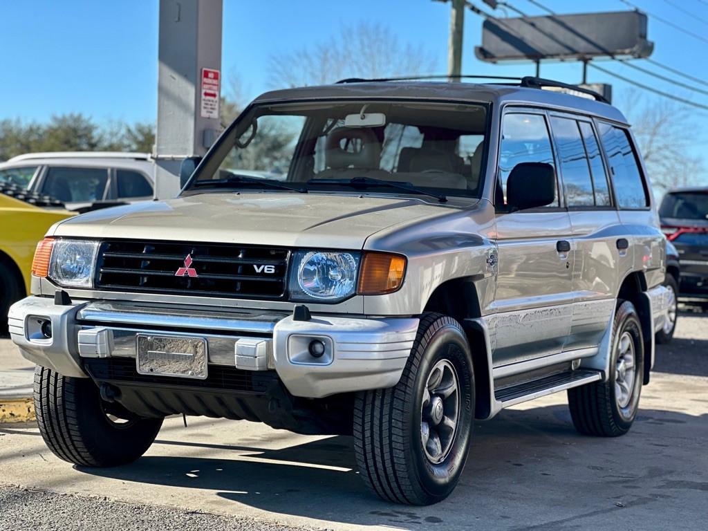 2000 Mitsubishi Montero Image 3