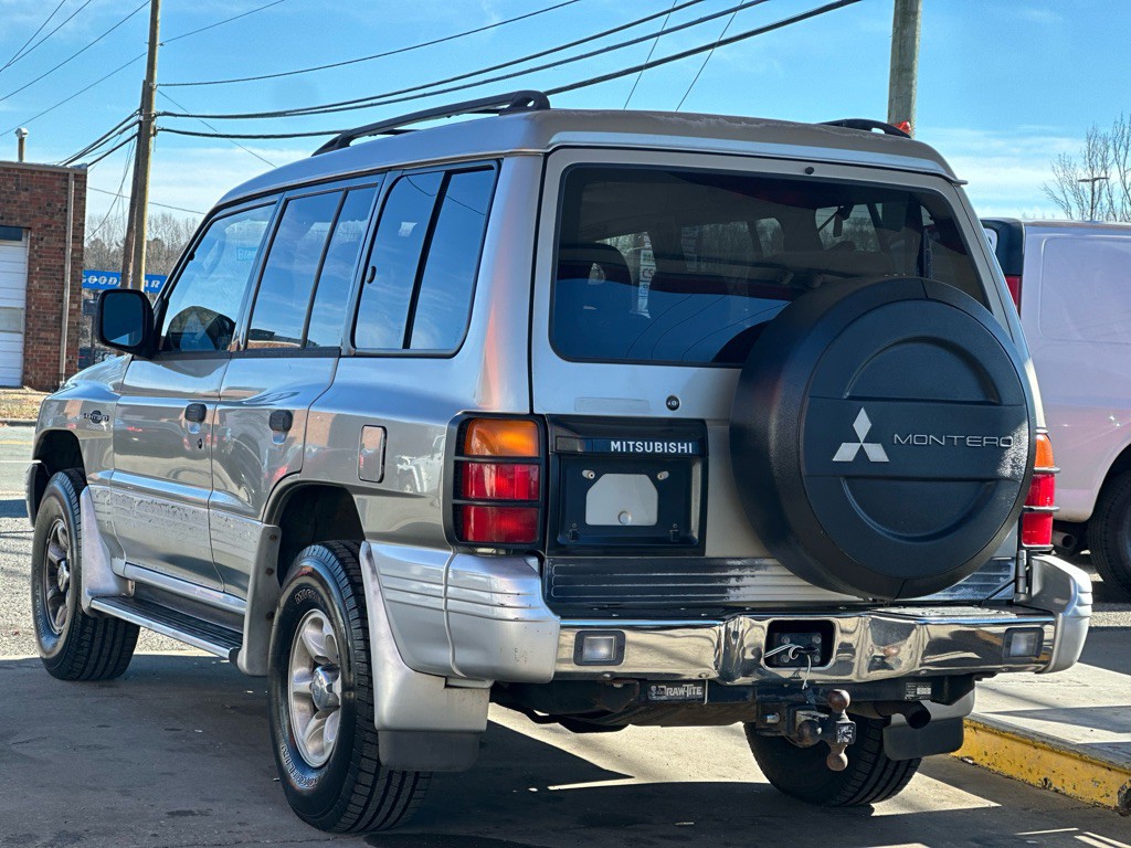 2000 Mitsubishi Montero Image 6