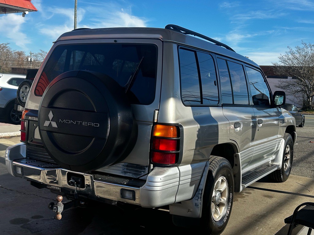 2000 Mitsubishi Montero Image 7