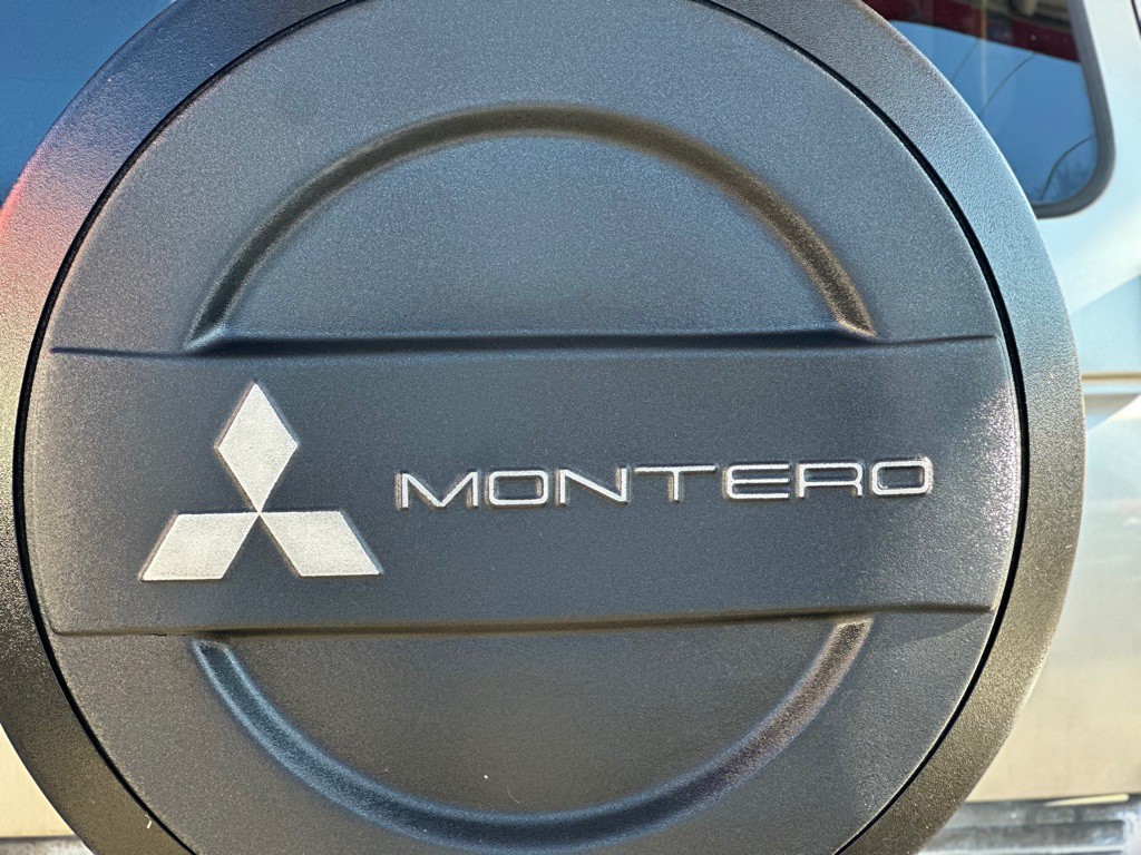 2000 Mitsubishi Montero Image 12
