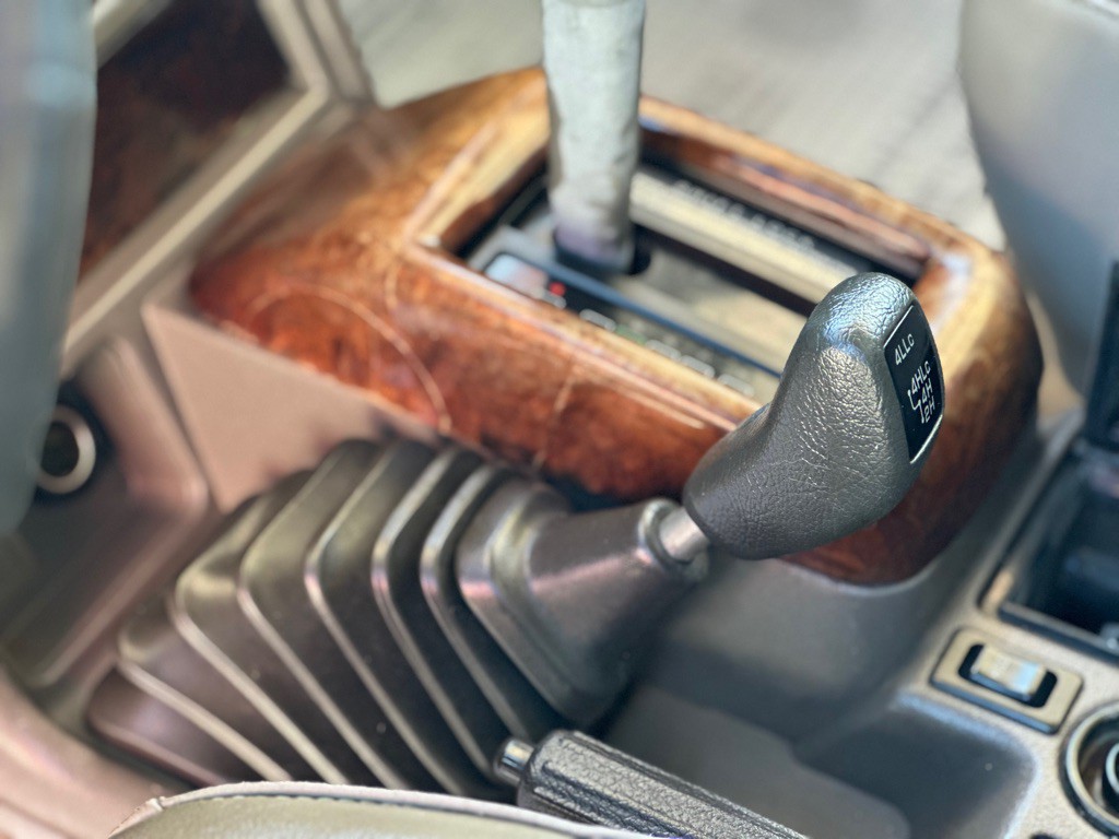 2000 Mitsubishi Montero Image 15