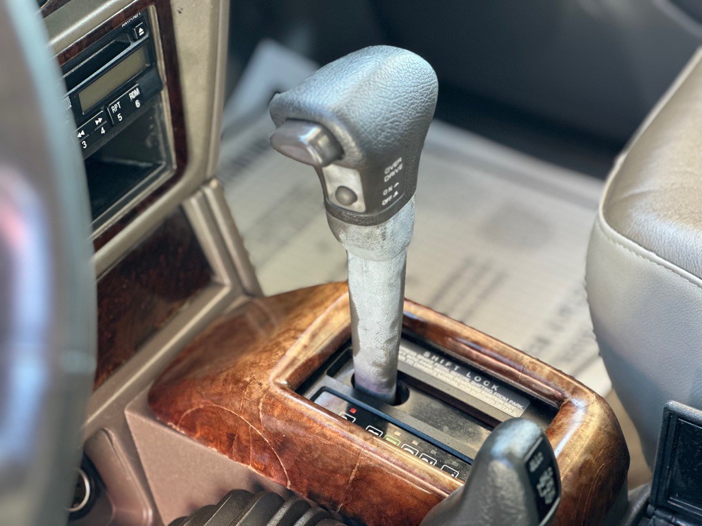 2000 Mitsubishi Montero Image 16