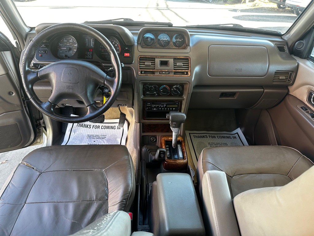 2000 Mitsubishi Montero Image 22