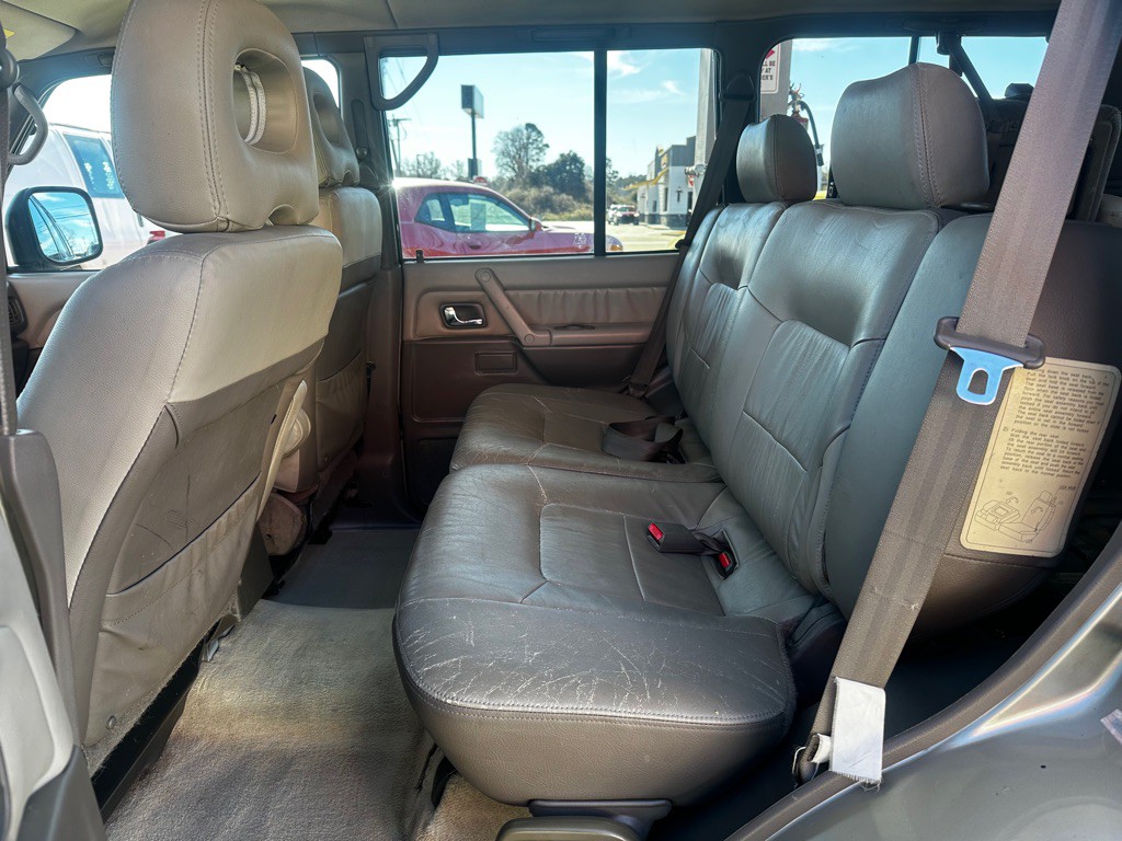 2000 Mitsubishi Montero Image 23