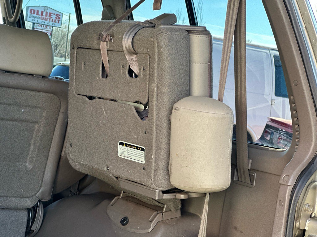 2000 Mitsubishi Montero Image 25