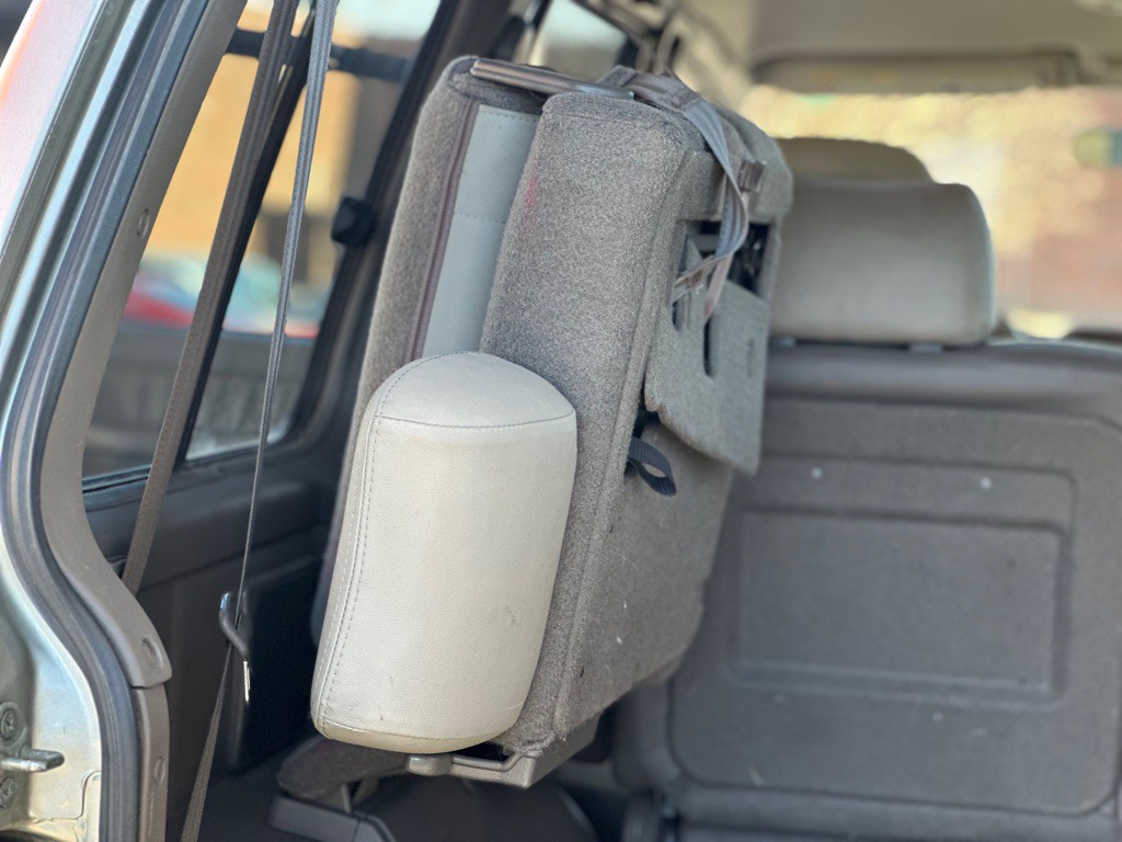 2000 Mitsubishi Montero Image 26