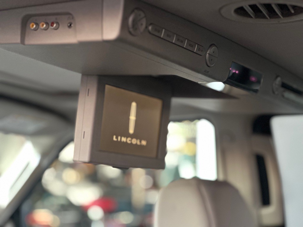 2008 Lincoln Navigator Image 10