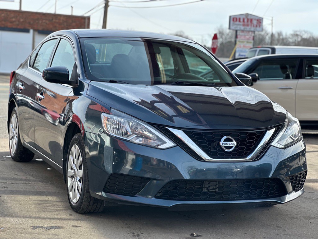 2017 Nissan Sentra Image 1