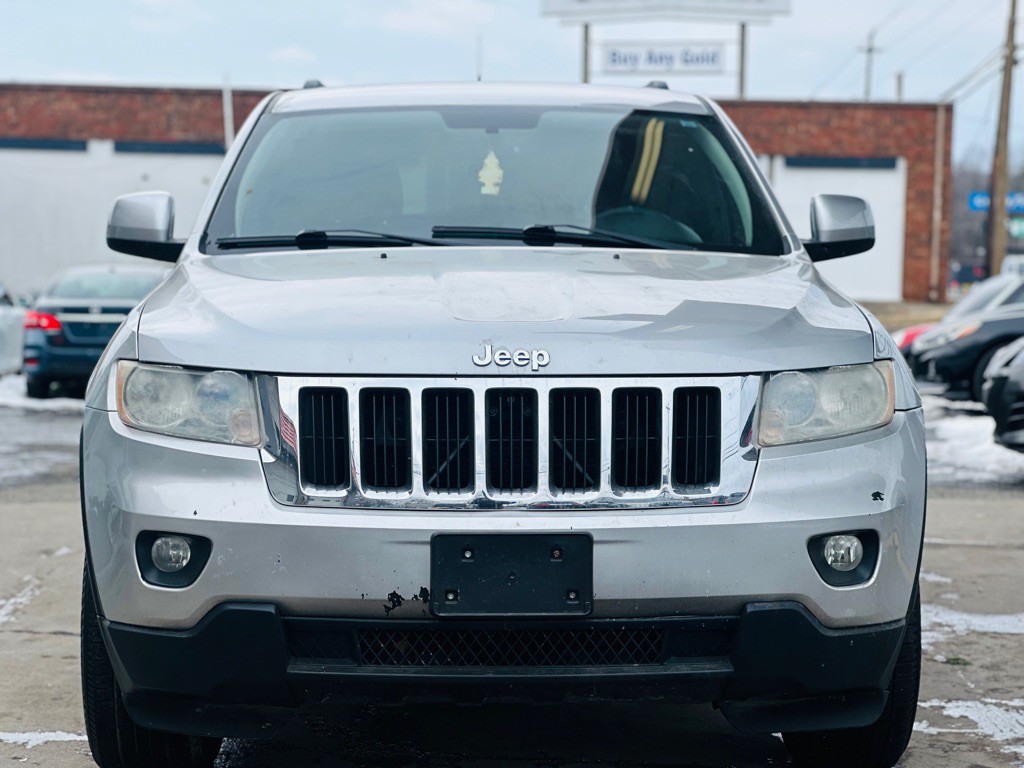 2011 Jeep Grand Cherokee Image 2