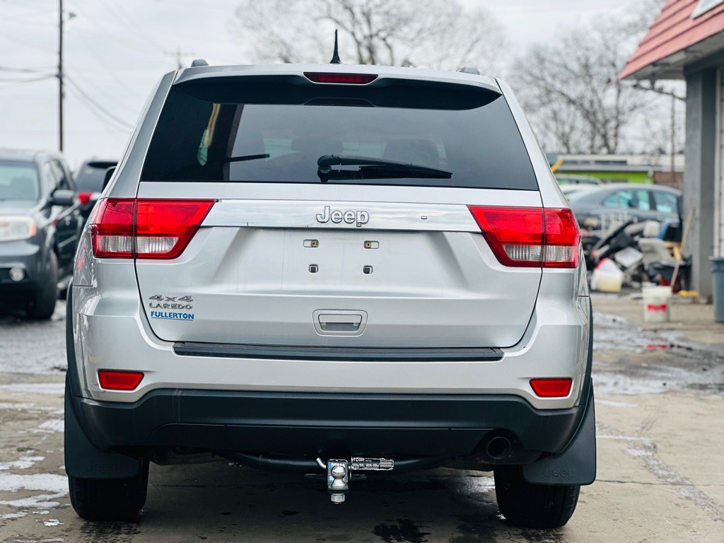 2011 Jeep Grand Cherokee Image 8