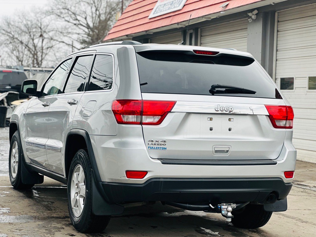 2011 Jeep Grand Cherokee Image 9