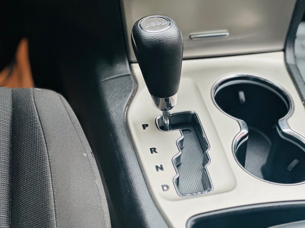 2011 Jeep Grand Cherokee Image 12