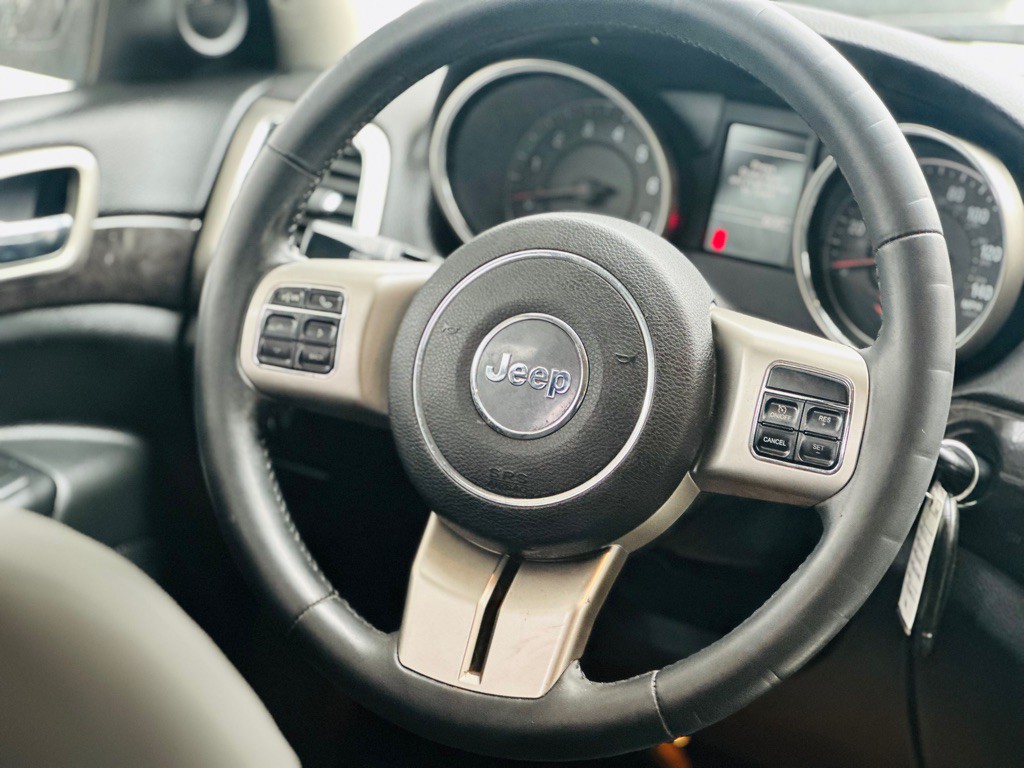 2011 Jeep Grand Cherokee Image 13