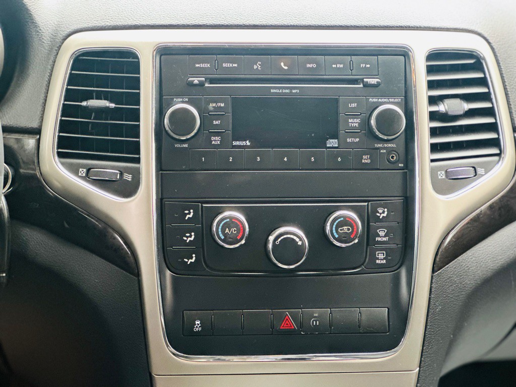 2011 Jeep Grand Cherokee Image 15