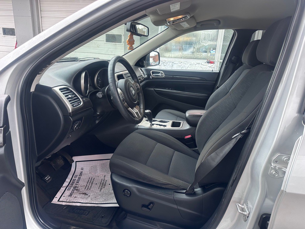 2011 Jeep Grand Cherokee Image 16