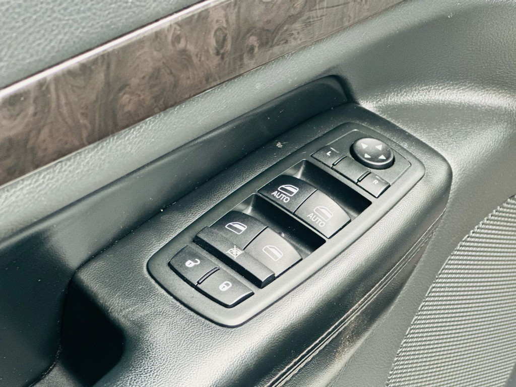 2011 Jeep Grand Cherokee Image 17