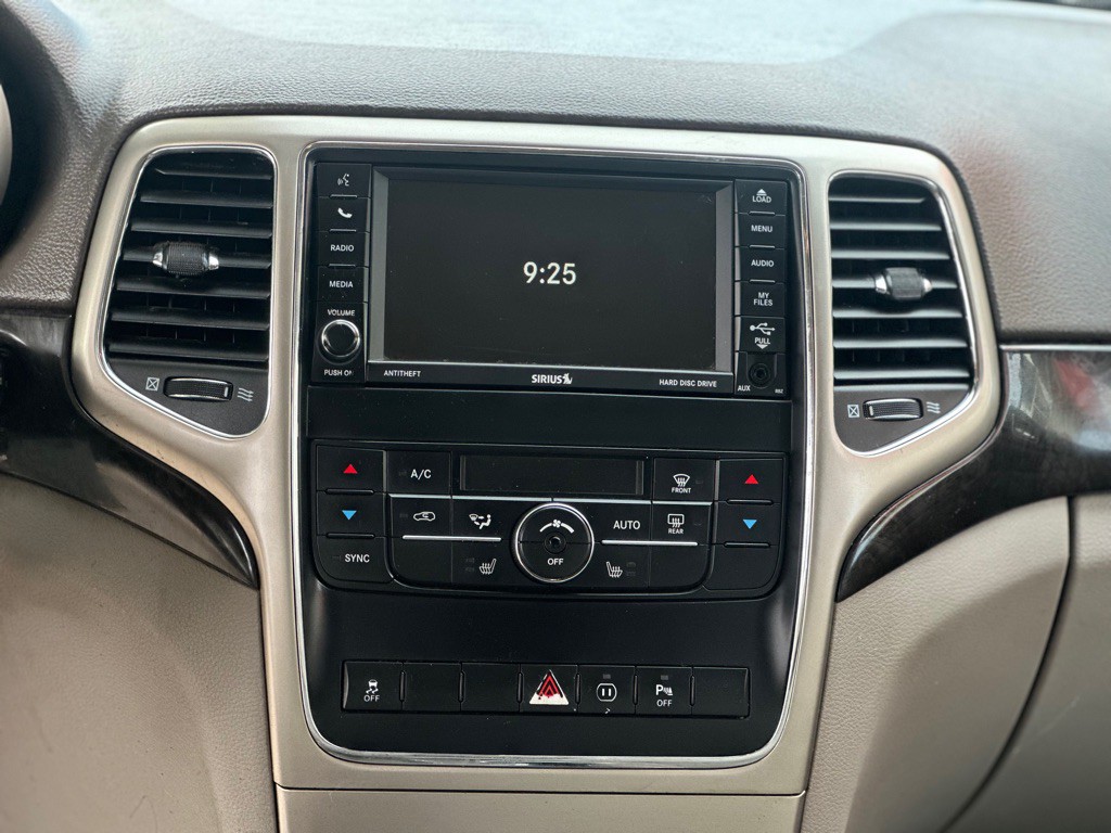 2012 Jeep Grand Cherokee Image 10