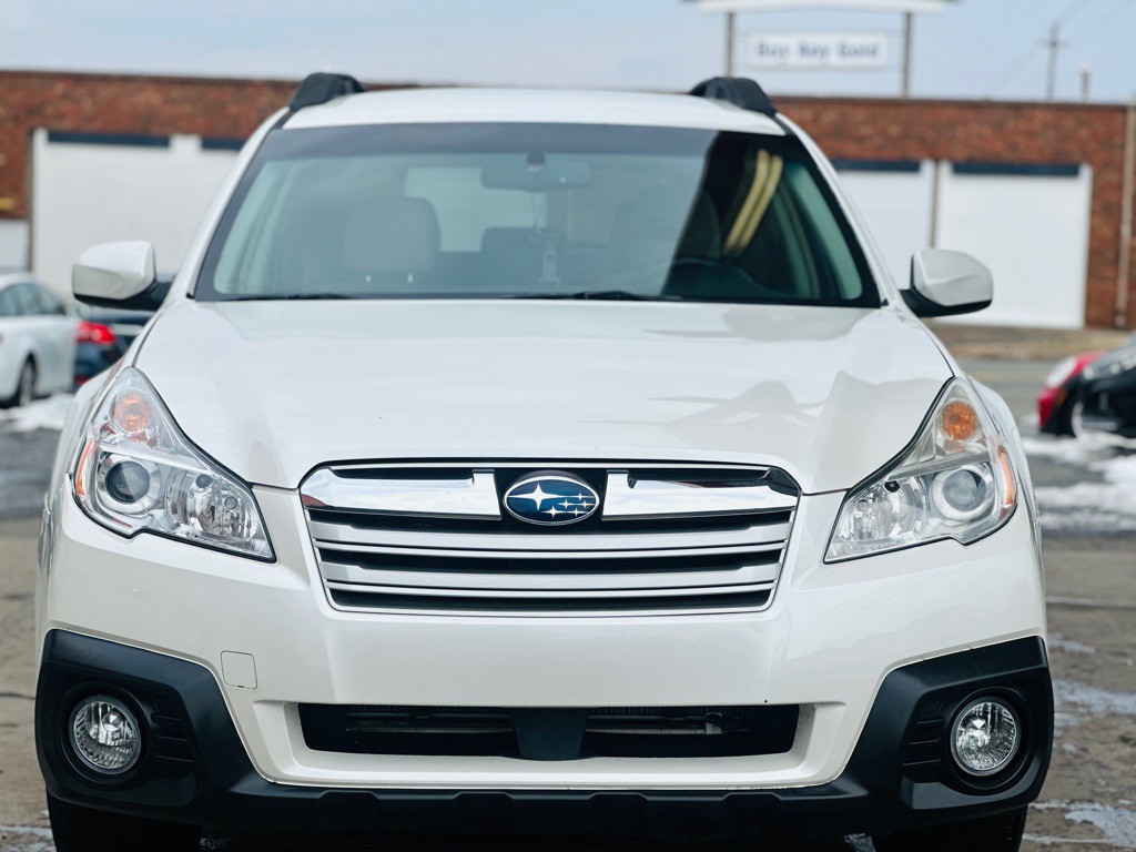 2014 Subaru Outback Image 2