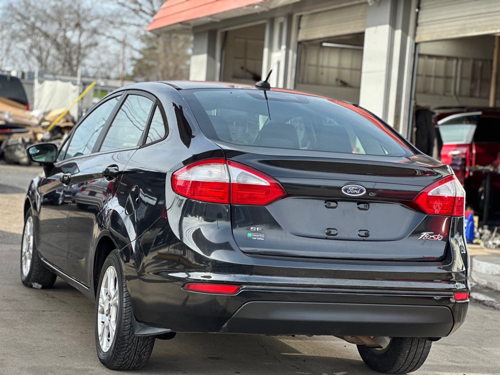 2015 Ford Fiesta Image 8