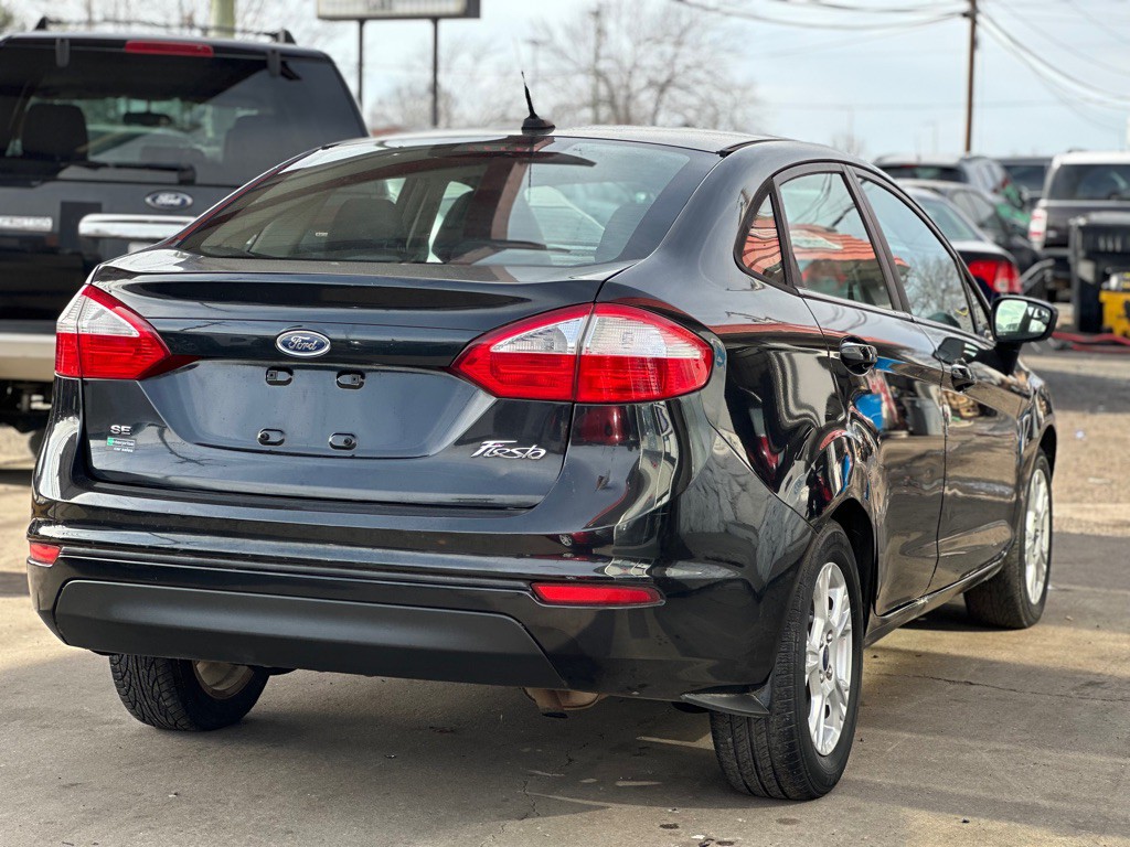 2015 Ford Fiesta Image 9