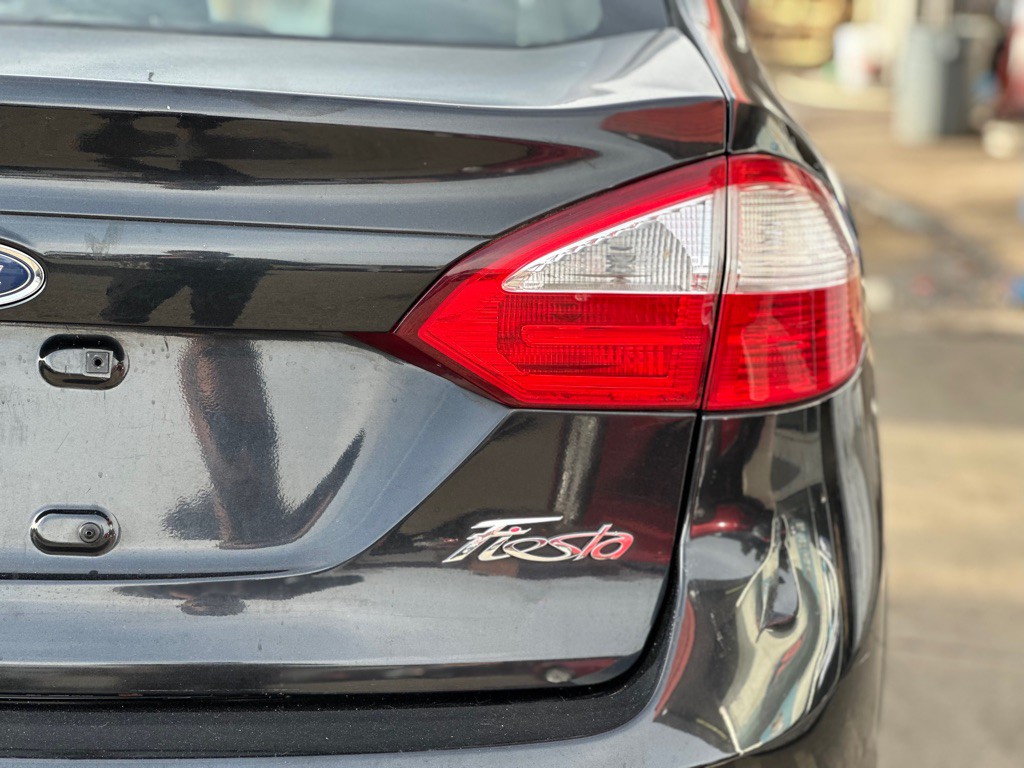 2015 Ford Fiesta Image 10