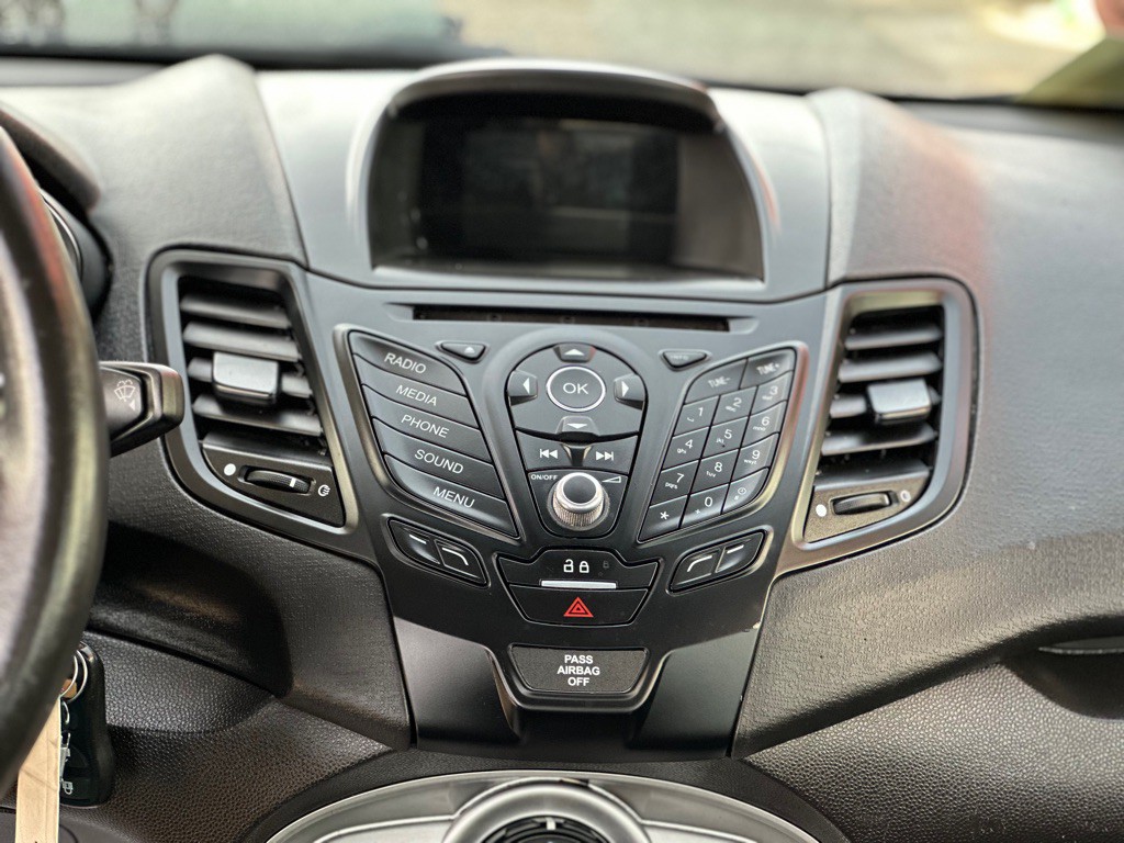 2015 Ford Fiesta Image 14