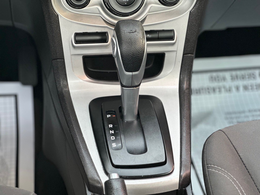 2015 Ford Fiesta Image 15
