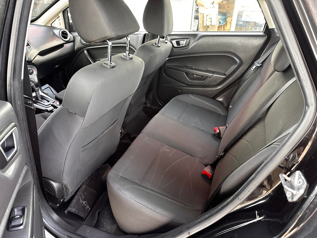 2015 Ford Fiesta Image 16