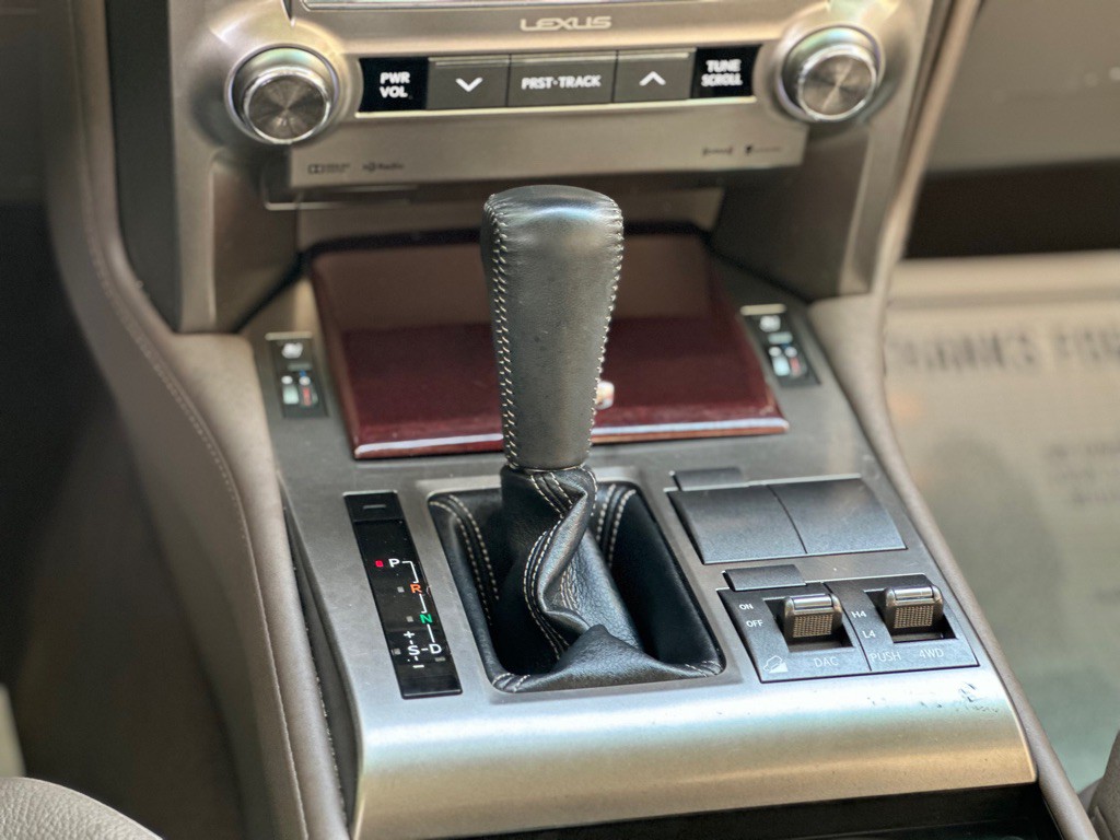 2015 Lexus GX Image 13